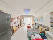 花园位置 一楼垫高可开花园,地下有架空层,户型通透 !