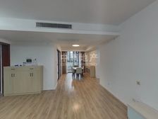 主卧朝南,小区中心位置,采光充足,独立电梯,精装修