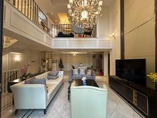 照母山香港置地豪装大五房带地下室大花园拎包入住只要400