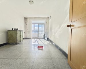 城角西路13号院 三室一厅一卫 周边配套齐全 交通便利
