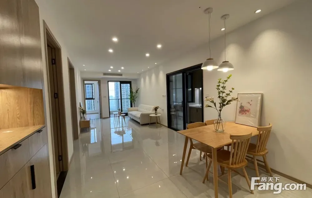 渝北区 香港置地约克郡壹号湖畔 三房 2800元/月