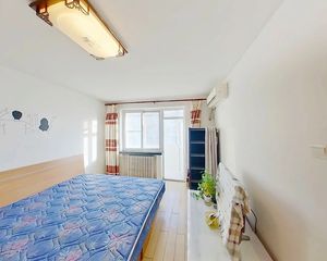 满五年,南向正规一居,广渠路沿线 北机家属院 紧邻果园城铁