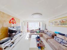 西里位置很好的四居室,装修保养的很好,基本可以拎包入住,