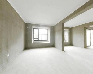 九龙仓·铂悦府白坯三开间朝南房东诚心出售
