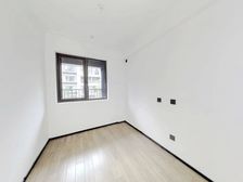 精装三房,户型方正,房东诚心卖,价格可谈