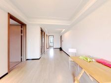 此房位于小区中庭位置,全天采光都不错,