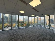 东三环地标 地铁上盖 北京财富中心494平东北角精装遗留出租