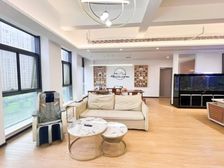 中博大厦 精装带家具 户型方正 8000一个月房租 房东直租