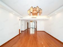 房子还在卖,没有车位