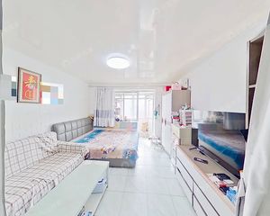 国展·左家庄北里·南北通透三居室,有客厅,可摆放沙发电视