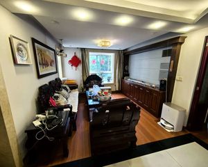阳光天地3室2厅1卫南朝向198.0万元/套出售