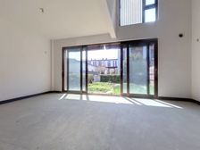 龙胤新上低总价中户,纯毛坯,诚意出售