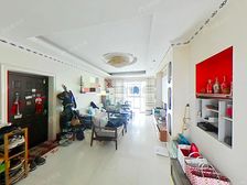 大三房,有露台,看清晨的一缕阳光,看夜晚繁星点点!