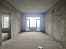 下楼小吃街 出门天街轻轨 带车位清水三房双卫出售