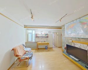 龙潭西湖旁边95年 顶层上下复式 东西通透2居室