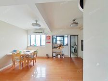 花园位置!价各空间非常大 好赞好房 有钥匙随时看!模范书包