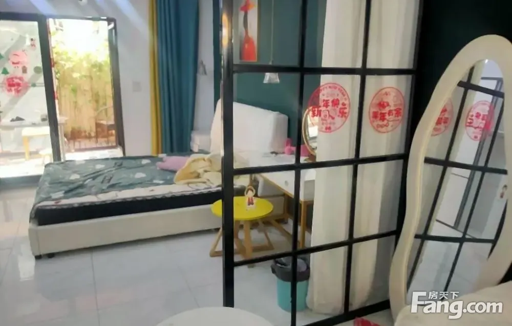 公安小区，近八号线站，温馨一居室