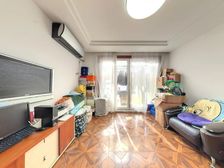 雅戈尔新未来花园风尚精装修两房中间楼层,价格可谈!