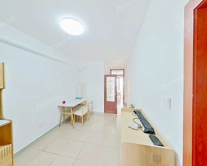 小关东街近地铁,双阳台,大客厅,可放沙发电视,视野采光巨佳