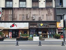 新区狮山路淮海路商业街南段215平纯一层租63万售1200万