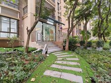 莱茵湖畔 一楼被花园围绕的房子 随时可看