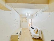 北新泾2号线100米 中间楼层 可做两房 南北通透 诚意出售