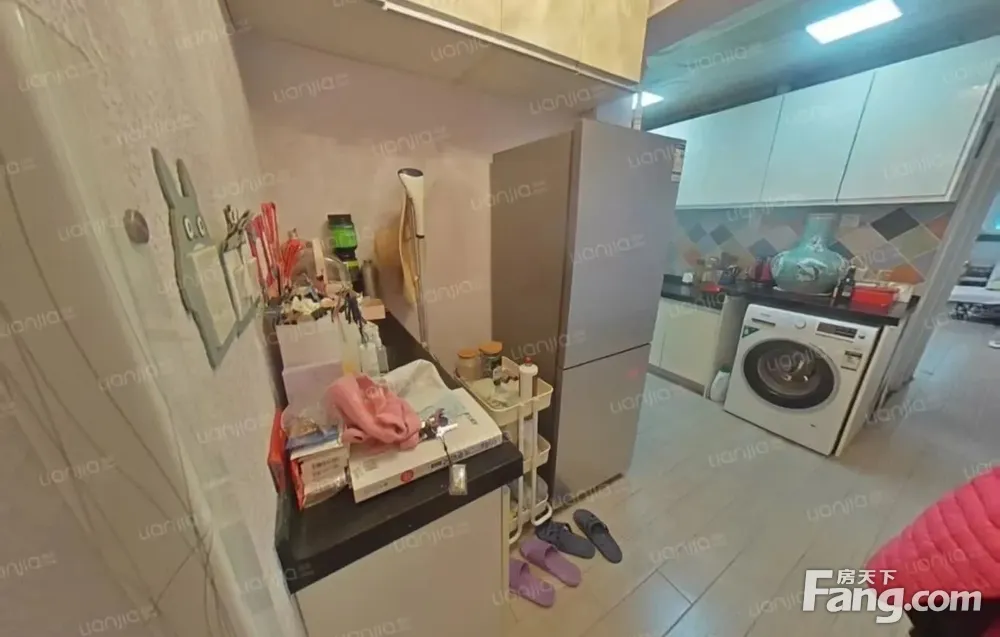 三合里 1室1卫1厅 26平精装修 2600元/月