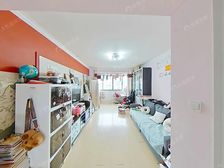 精装修两房,南北通透,一梯两户,产权清晰,视野开阔,价位可谈