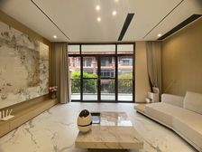 巴南区 典雅布莱顿庄园 精装联排别墅带车位 四房 216万