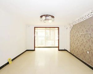 窦店世界名园A区3室2厅大三居,户型通透落地阳台,双卫