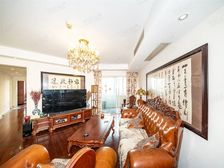 品质小区精装三房,自带会所和游泳池管理严格,双地铁口交通便利