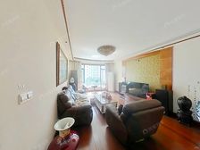 大三房,两北一南,采光好,诚意出售,随时看房