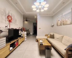 融汇童话里 正规小三房 住家安静 看房方便 诚心出售