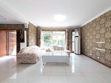 送四个超大露台,带入户大花园,房东诚意出售,核心地段看房钥匙