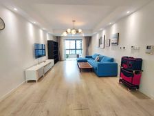 双湖板块,毛坯大三房,户型好,采光好,有地暖车位。