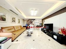 顶楼带阁楼 实得面积多 小区好位置 采光视野好 诚意出售