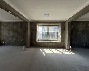 新兴岚湾小区3室2厅1卫南朝向98.0万元/套出售
