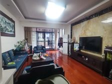 红谷滩 铜锣湾广场 地铁旁 带露台的 洋房