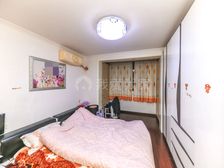 甘泉苑,中间楼层,南北两房一厅,小区门口位置