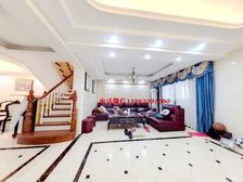 烫金地段,南4房,中等装修装修,全明户型,家具家电全送,满五