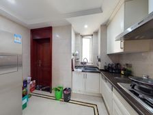 户型方正,精装修,位置好,房东诚心卖