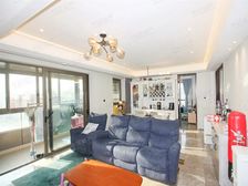 次新小区地下产权车位,边套大平层房东诚心出售南北通透