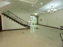 玫瑰园别墅 独栋东边套 带超大私家花园 证件齐全