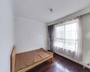 交易有保单,买房不收钱,店长力荐,首座御园必卖好房,看房方便