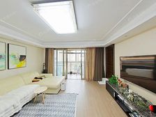 小区中间位置+中间楼层+10号线龙柏新村地铁900米