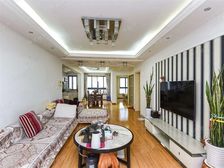 电梯房得房率高,主卧朝南,大平层,房型正气,精装修