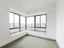 专做七中旁彩虹国际 高层白坯 从未入住过 适合做婚房