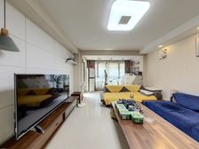 精装3房,位置好,进出方便,业主诚心出售。