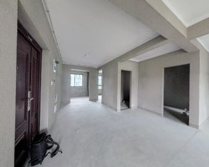 九龙家苑五期 电梯房 毛坯 双阳台户型