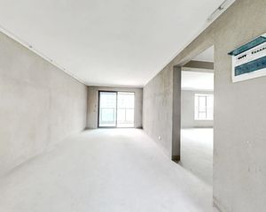 九龙家苑五期 全新毛坯,采光好,户型好诚心出售!